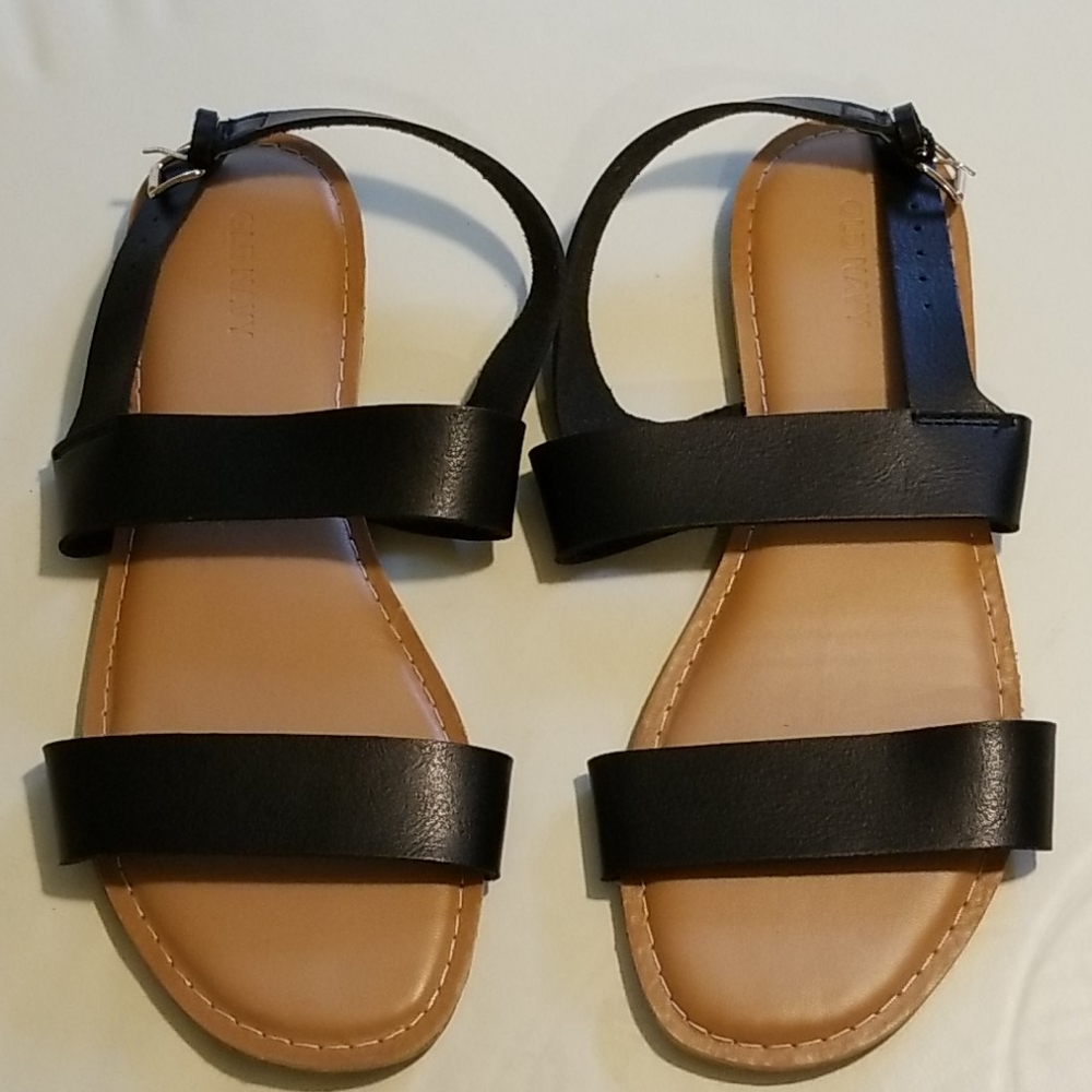 NWOT Old Navy Black Sandals, 8